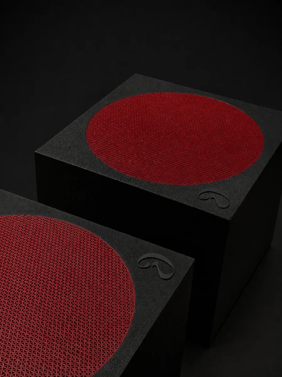 Custom RAL finish with Dimora logo on top face